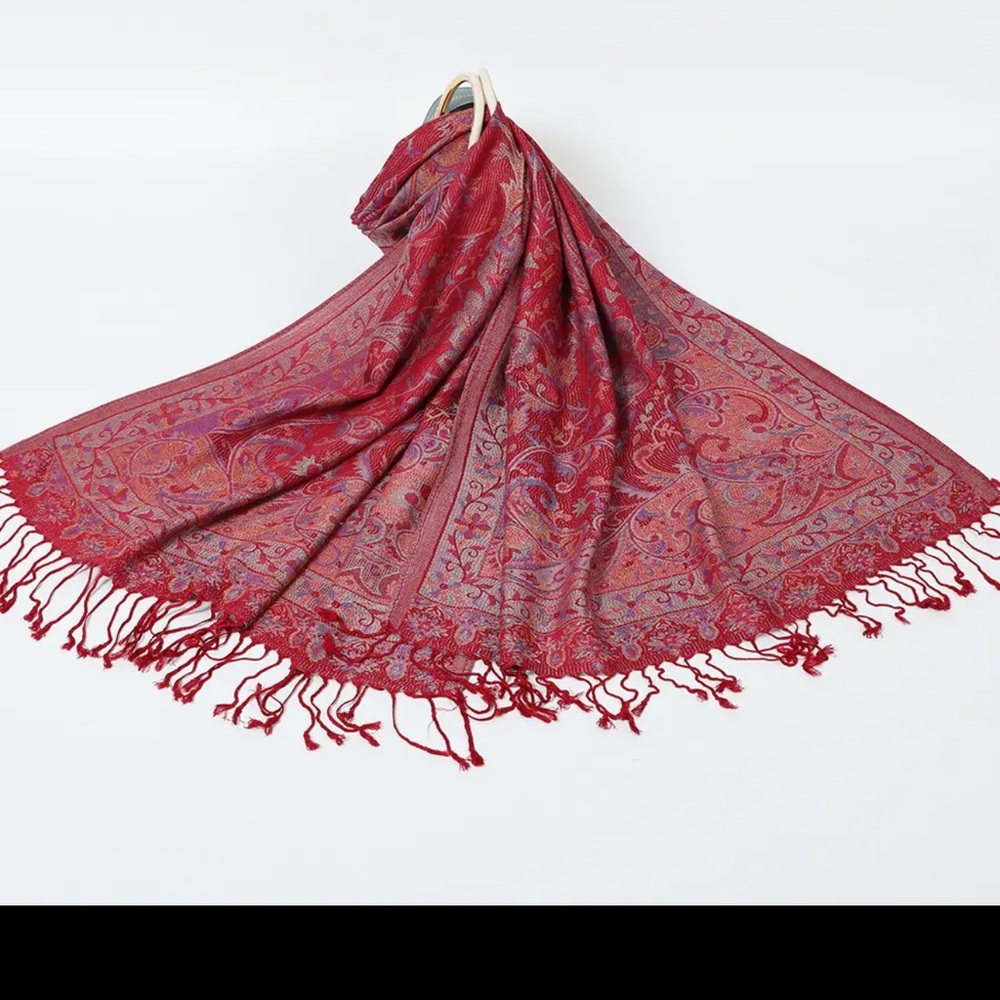 Red Pashmina Scarf
Size: 180x70+x2x10cm - Picture 2 of 3
